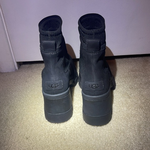 UGG Brooklyn Pull-On Chelsea Boots - Picture 4 of 5